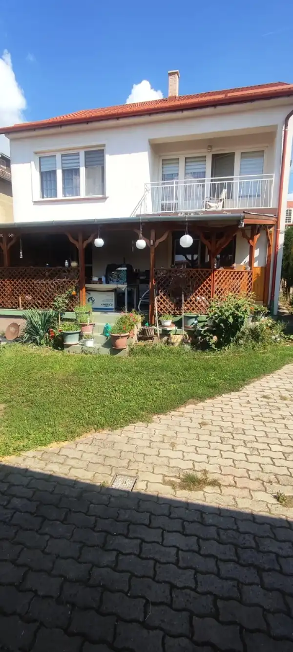 Eladó családi ház, Vác 6+1 szoba 192 m² 119.8 M Ft